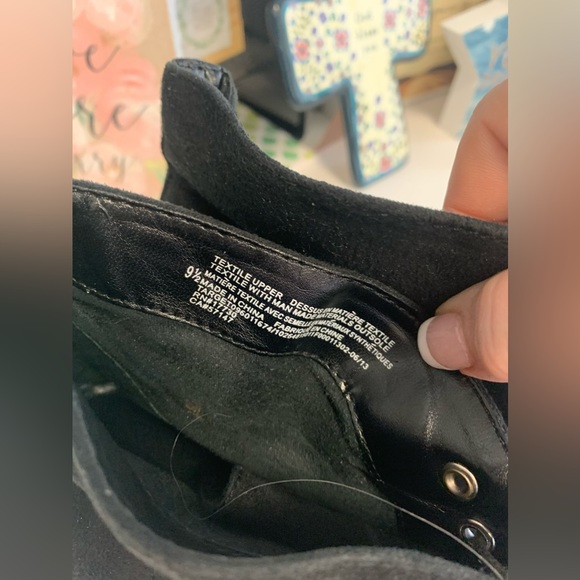 Size 9.5 Mossimo Booties - Picture 3 of 16